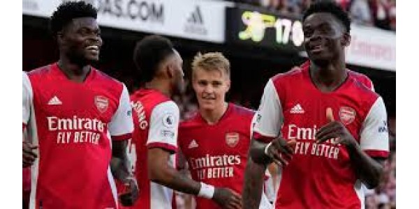 Arsenal wygrywa u siebie